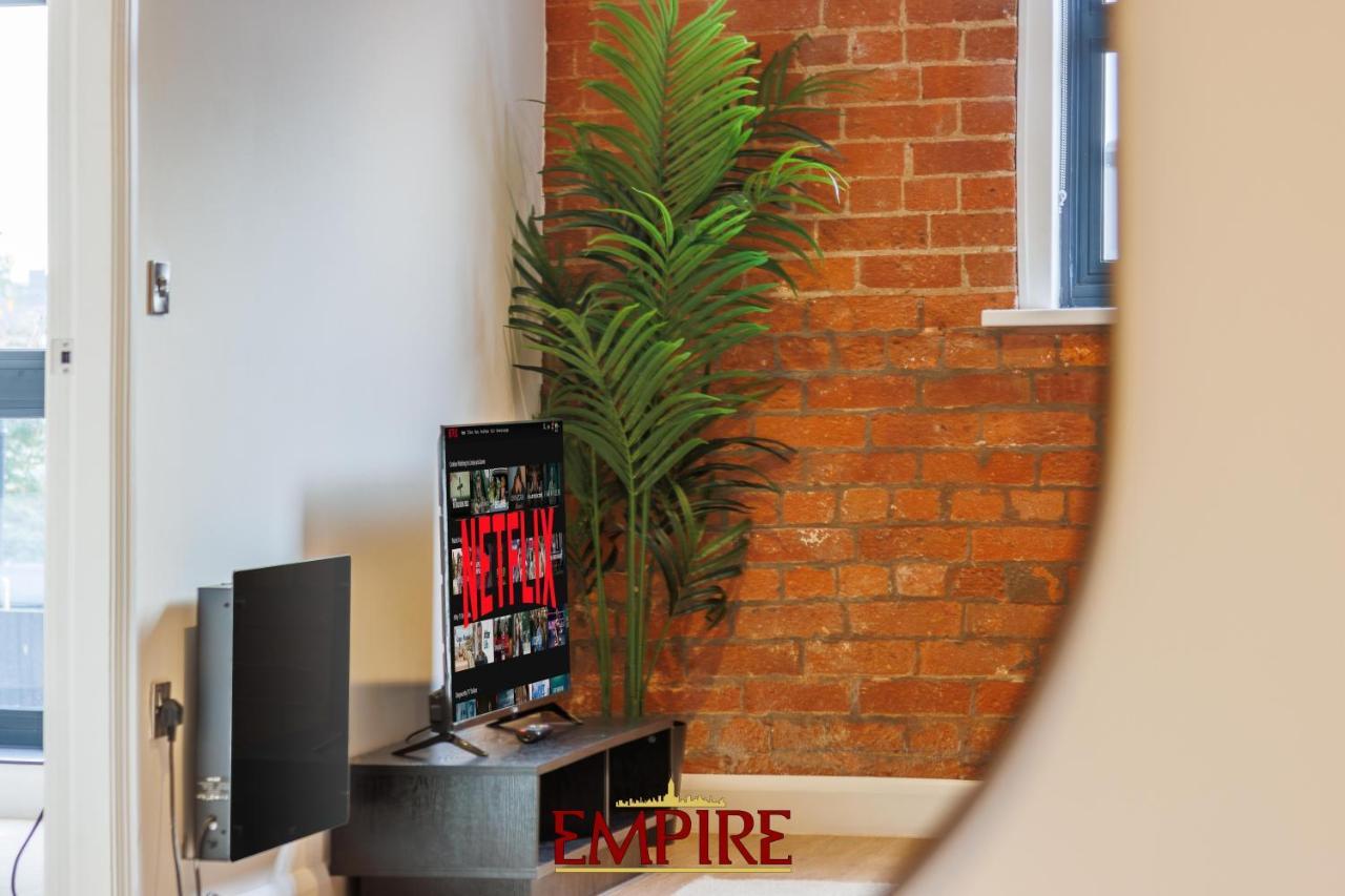 Stylish 2 Bed Apartment Burton On Trent Extérieur photo