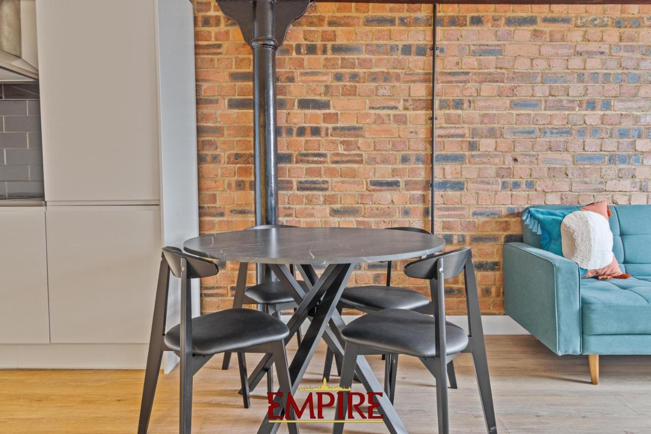 Stylish 2 Bed Apartment Burton On Trent Extérieur photo