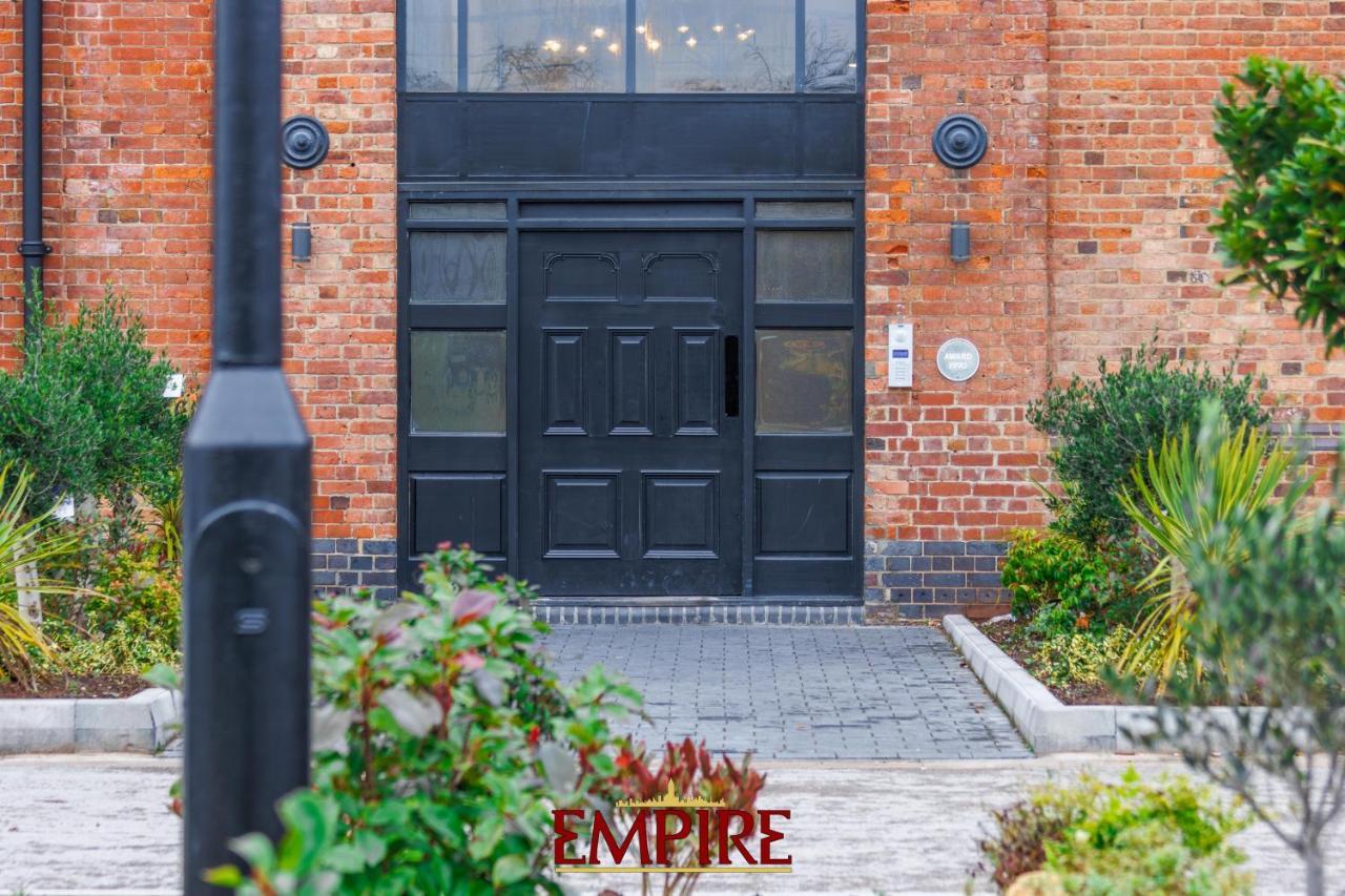 Stylish 2 Bed Apartment Burton On Trent Extérieur photo