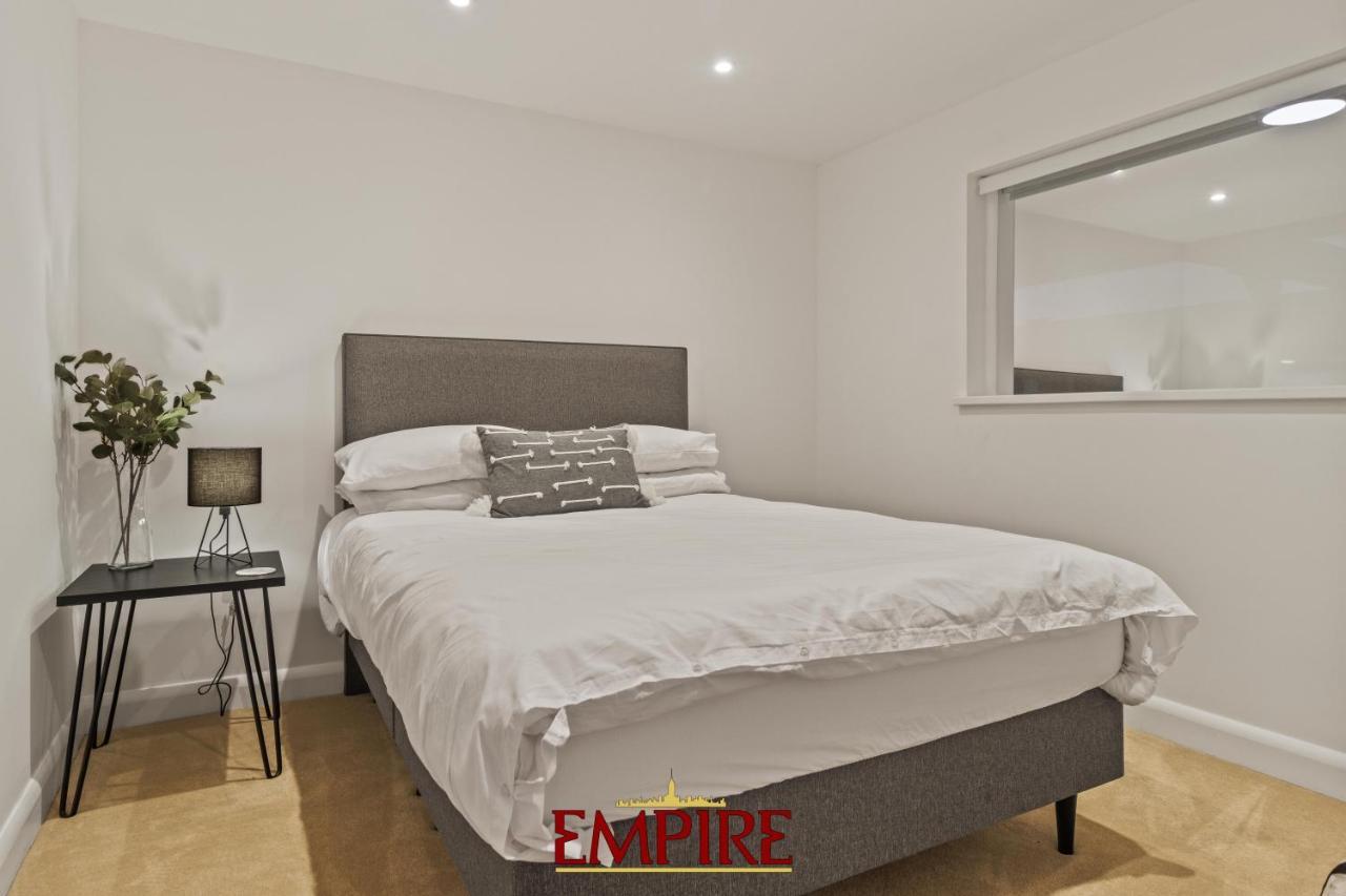 Stylish 2 Bed Apartment Burton On Trent Extérieur photo